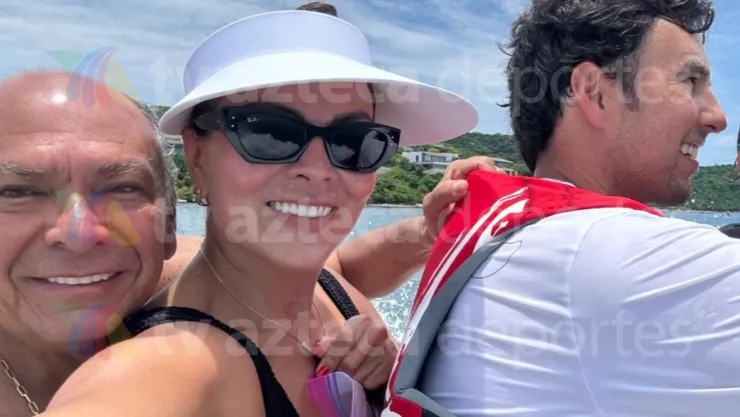 Checo Pérez junto a su familia en Puerto Vallarta.jpg