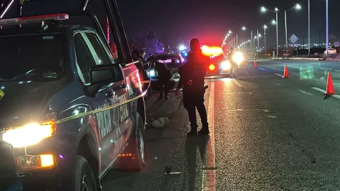 Robacarros se enfrentan contra policías estatales.