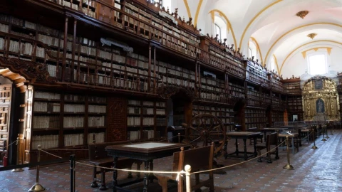 De las bibliotecas en América, la Palafoxiana es la más antigua; se ubica en Puebla