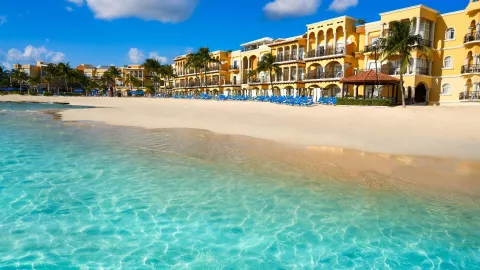 Playa del Carmen se destaca entre las más hermosas de Quintana Roo y, al mismo tiempo, es una de las opciones más accesibles para moverse dentro del destino.