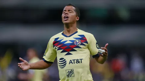 Giovani Dos Santos, fallando un gol con el Club América.jpeg