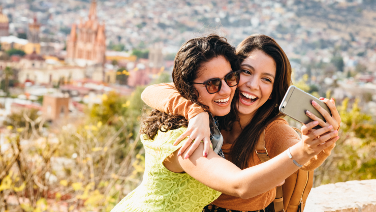 México entra al top 10 de los países más felices del mundo en 2025.