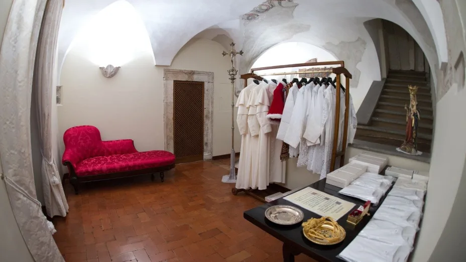 ¿Qué es la Sala de las Lágrimas? El lugar secreto donde un cardenal se convierte en Papa