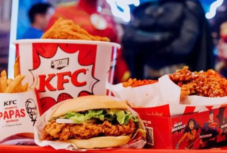 KFC tematico de la Liga de la Justicia en México