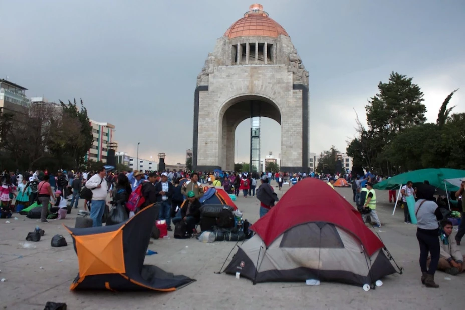 La CNTE dejó el Monumento a la Revolución