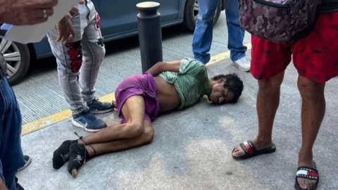 Amarran-y-golpean-a-indigente-señalado-de-acosar-a-una-niña-en-Manzanillo