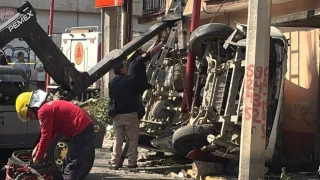 Combi de transporte público se queda sin frenos.