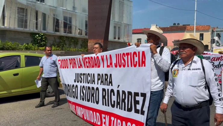 Manifestantes piden justicia en Tabasco.