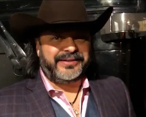Ramón Ayala Jr. se entrega a las autoridades tras denuncias de ex-empleados