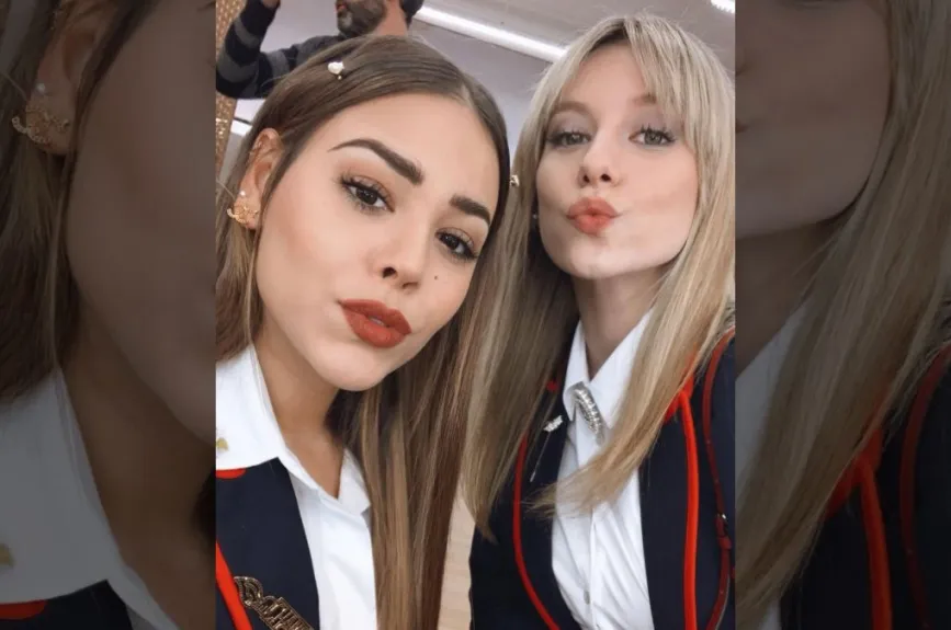 Danna y Esther selfie.jpg
