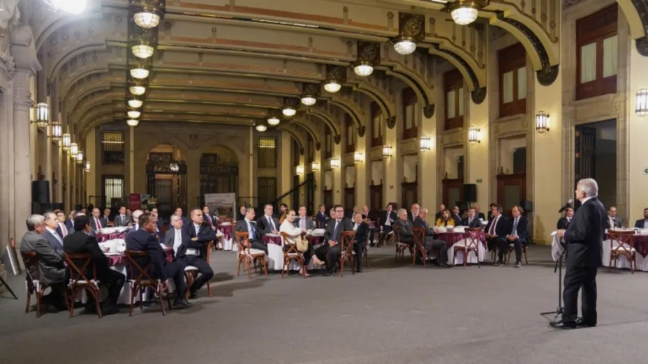 AMLO 27JUL22 cena empresarios.jpg