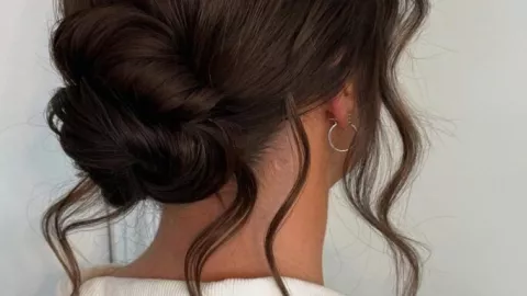 El messy bun es un peinado clásico y elegante para cualquier ocasión