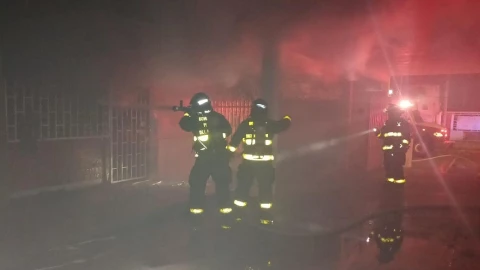 Video_ Cortocircuito ocasiona incendio en escuela de Playa del Carmen