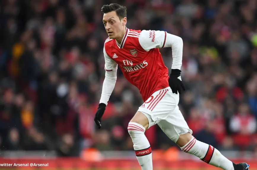 10 Mesut Ozil.jpg