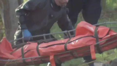 ¡Temen por un asesino serial! Hallan más de 30 CADÁVERES ENTERRADOS en un pantano (IMÁGENES SENSIBLES).jpg