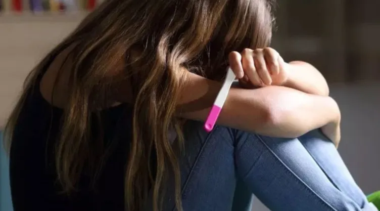 10 de mayo y embarazo adolescente en México: desigualdad, violencia y falta de educación sexual