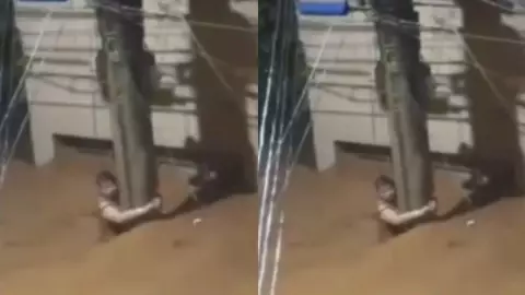 mujer aferrada a poste.jpg