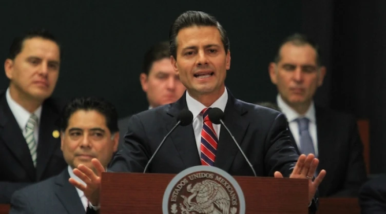 En la propuesta de reforma destaca la pensión universal y el seguro de desempleo
