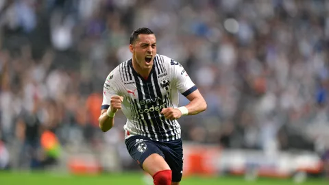 Rogelio Funes Mori celebra un gol con Rayados