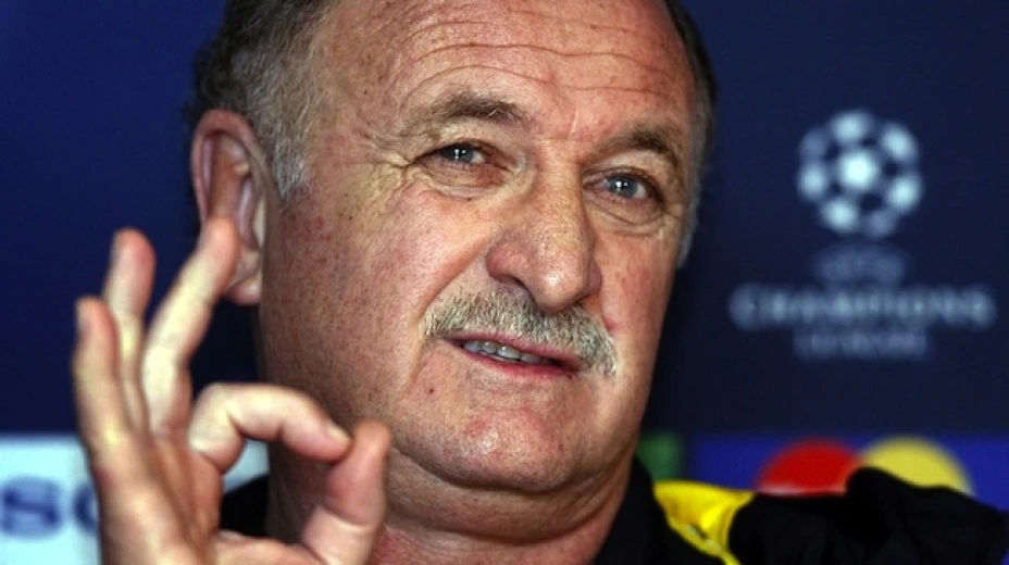 El técnico de la selección brasileña, Luiz Felipe Scolari, se refirió a la selección mexicana como una piedra en el zapato, respecto a su siguiente partido