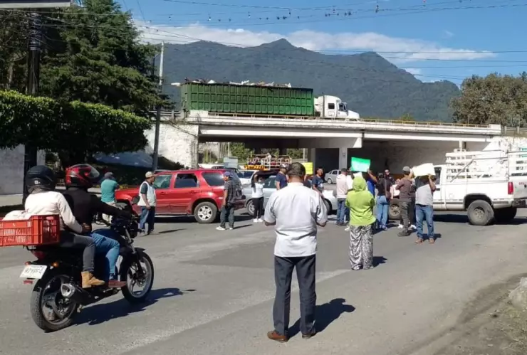 Manifestantes en Ciudad Mendoza
