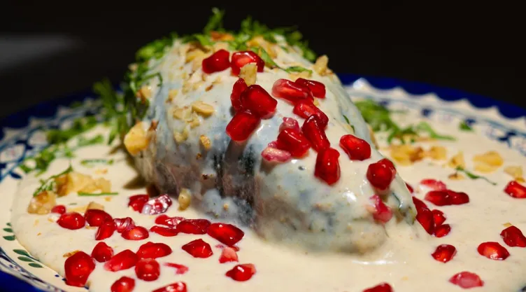Chile en Nogada: origen, ingredientes, temporada y tradición del platillo más emblemático de Puebla y México