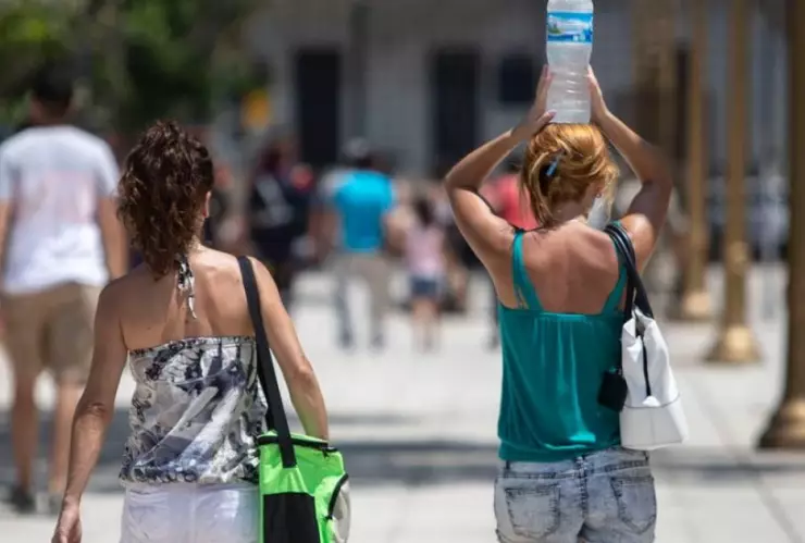 Ola de calor deja sin luz a 700 mil personas en Argentina
