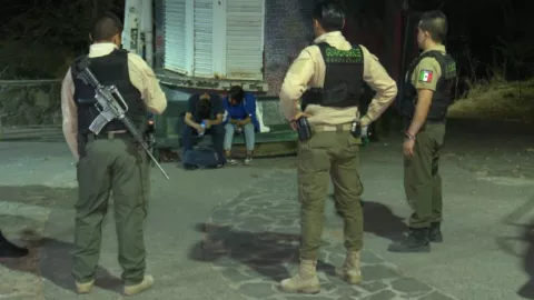 policias rescatan a menores.jpg