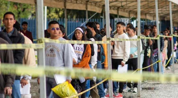 ¡Lo cacharon! Aspirante usa gafas con IA en examen de admisión de la Universidad de Michoacán y lo sorprenden