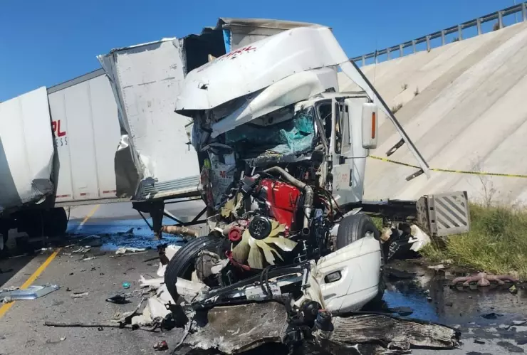 Trailer-accidente-laredo-monterrey