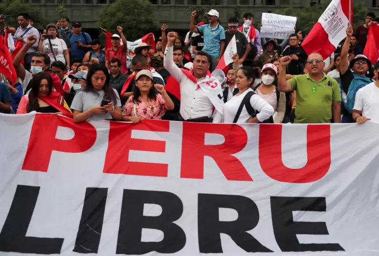 Perú llama a su embajador en México