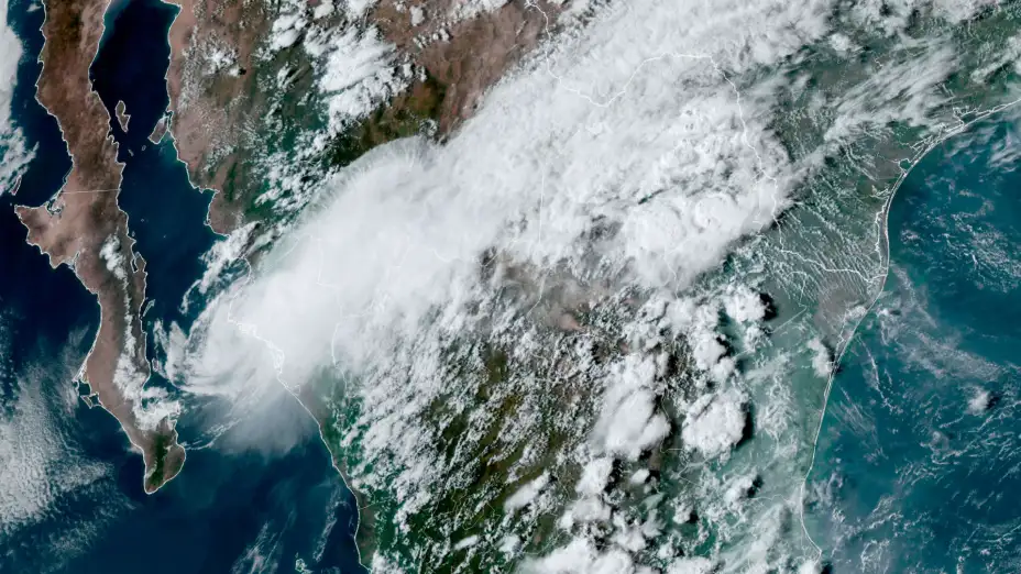 Tormenta tropical Ileana cerca de Topolobampo