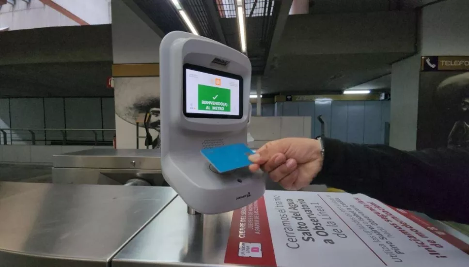 Metro CDMX: Usuarios ya pueden pagar con sus tarjetas bancarias