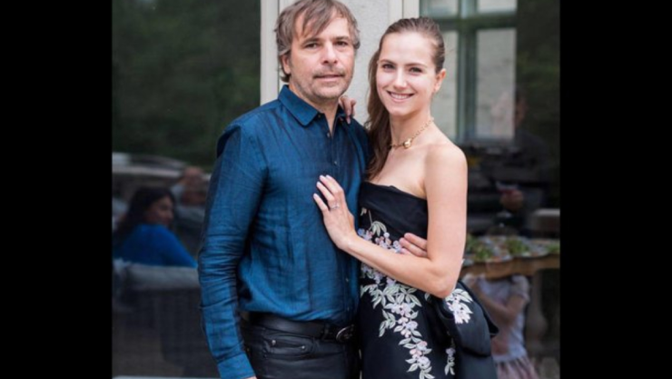 Rodney, de 55 años, y Ekaterina, de 32, fueron multados y acusados en Whitehorse, Yucón, Canadá, por falsear información para recibir la vacuna contra la Covid-19.