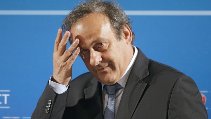 En esta imagen de archivo, tomada el 22 de febrero de 2014, el entonces presidente de la UEFA Michel Platini llega a una conferencia de prensa en Niza, Francia. Imagen: AP
