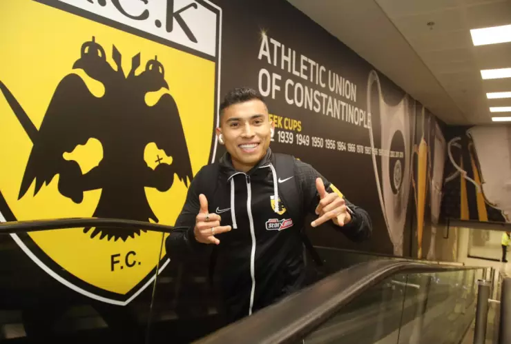 Orbelín Pineda con el AEK