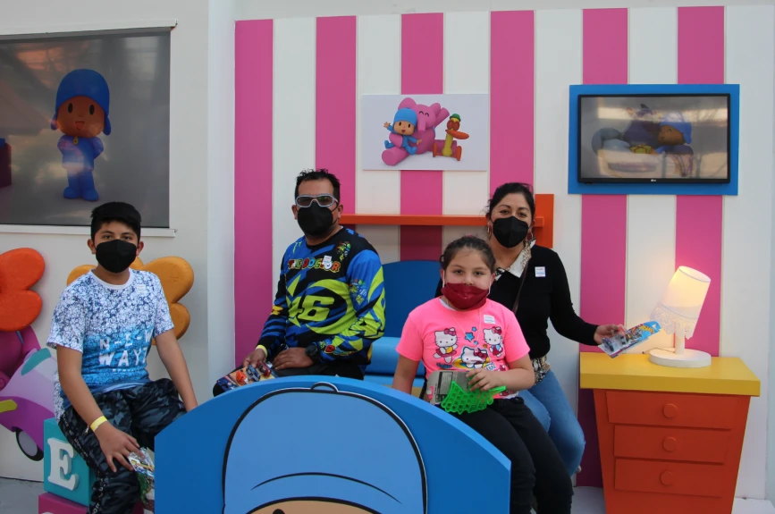 Pocoyo y sus amigos en el gran contenedor del #JuguetónAzteca