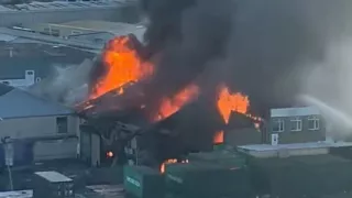 Explosiones y humo en Londres: evacúan residencias y escuelas por fuego en almacén