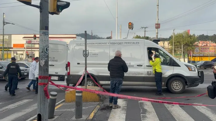 Hombre muere atropellado por tráiler en Iztapalapa: Chófer trata de darse a la fuga