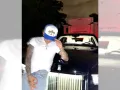 Nodal en el auto.jpg