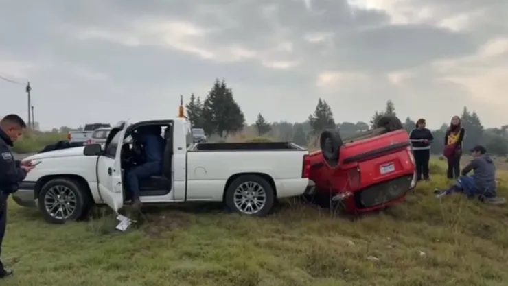 Accidente colapsa la carretera Apizaco-Atexcatzingo hoy; reportan volcadura y dos personas lesionadas