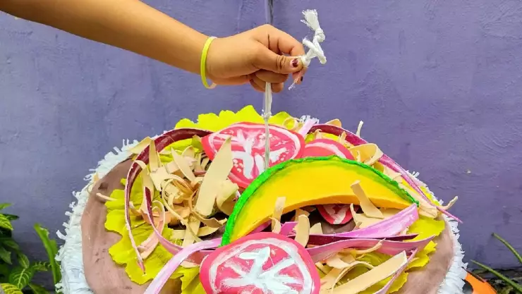 Artesano crea piñata de panucho y se viraliza, VIDEO