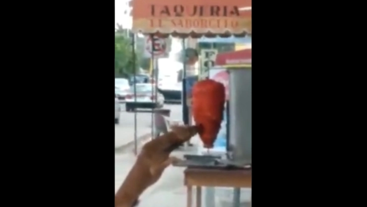 perro-trompo-de-carne-taqueria