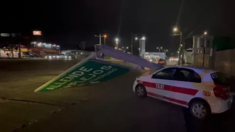 Taxi dañado en Coatzacoalcos