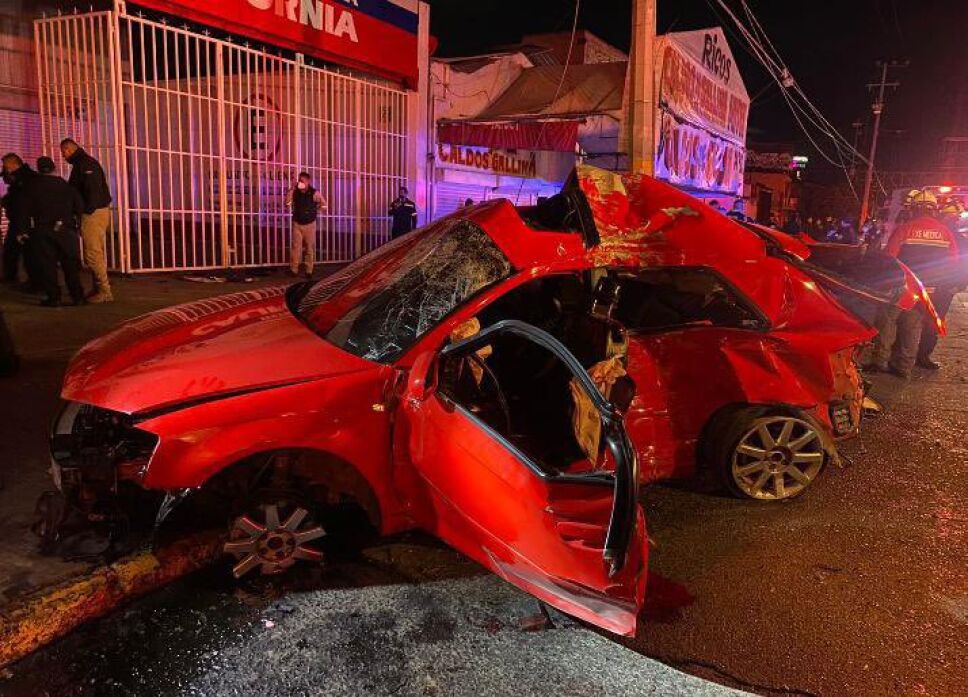 Cuatro muertos deja choque sobre avenida Central en Ecatepec