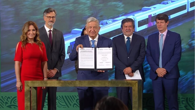 AMLO firma acuerdo para adquisición de vagones para el Tren Maya