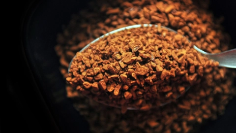 El café instantáneo ganó mucha popularidad a nivel mundial en los últimos años