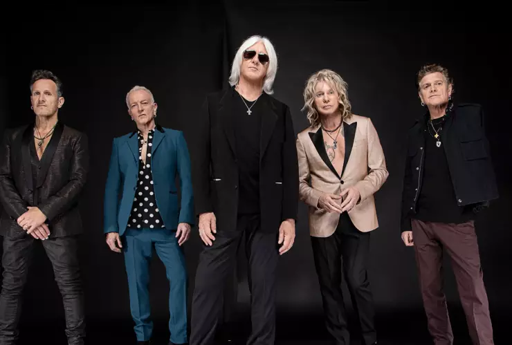 Fanáticos hacen fila para el concierto de Def Leppard en la Feria de León 2025, 18 de enero de 2025.png