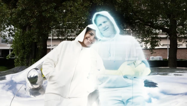 Alicia Framis se casa con un holograma