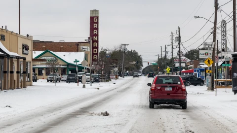 Nieve en las calles de Dallas, Texas